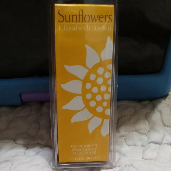 Elizabeth Arden Sunflowers Fragrance in Yellow Packaging - Picture 1 of 2